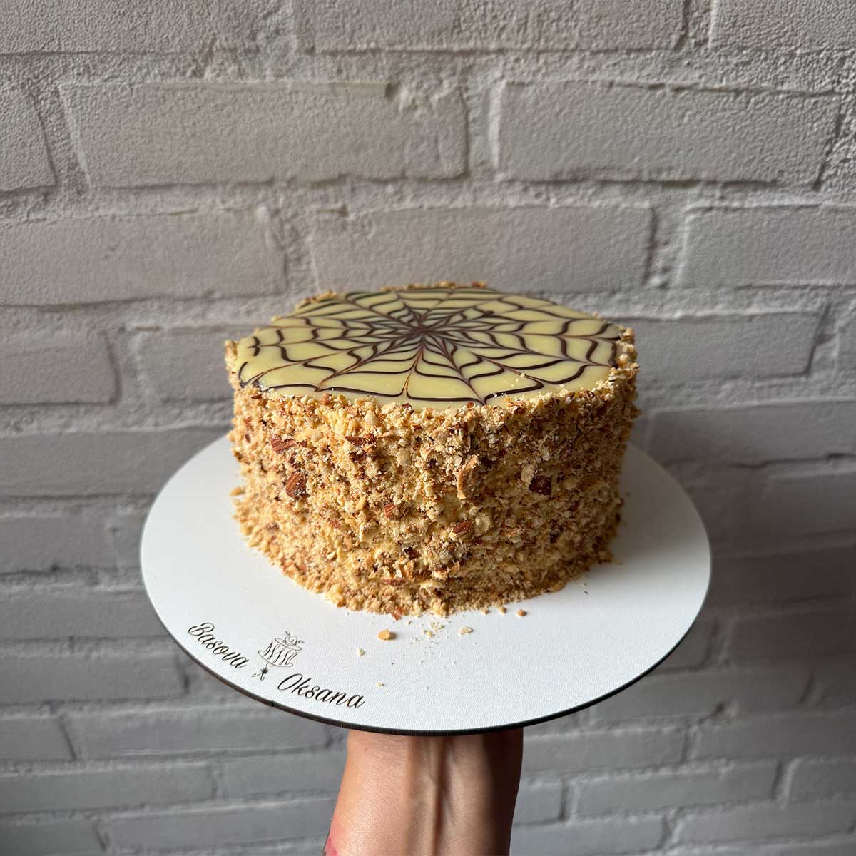 Esterházy luchtig en romig met geschaafde amandelen